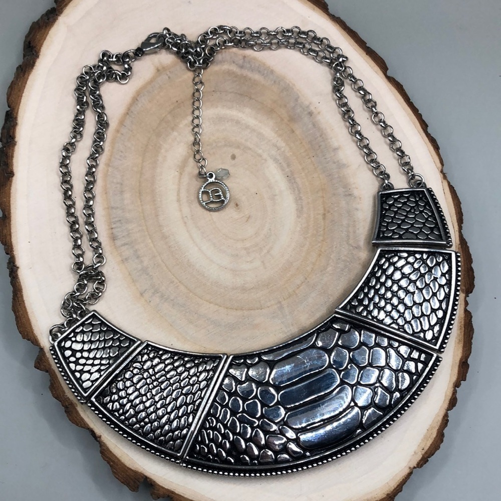 Erica Lyons Big Statement Bib Necklace Modernist Style 16$